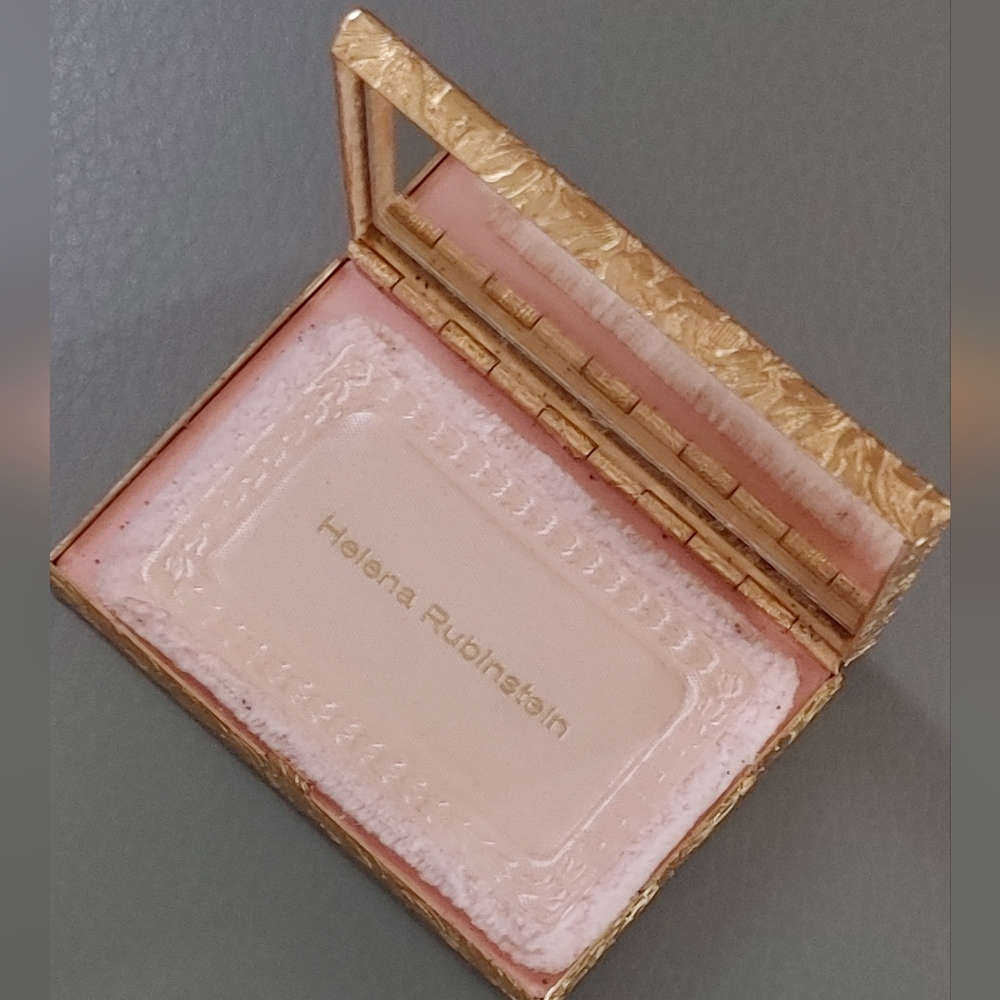 Pink Compact Powder - Picture 10 of 10